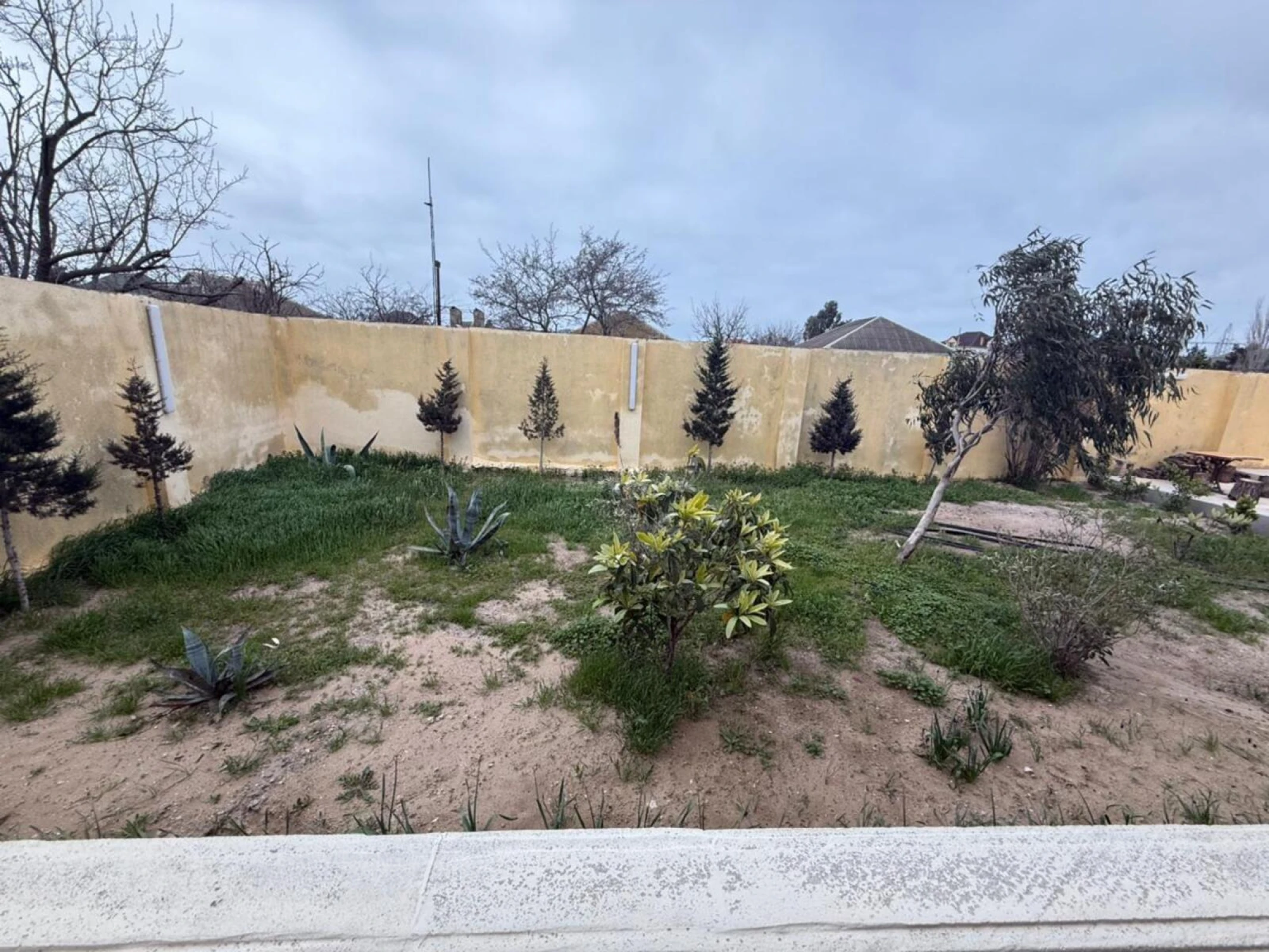 Satılır 5 otaqlı həyət evi 240 m²