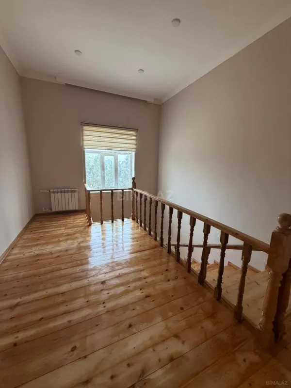 Satılır 5 otaqlı həyət evi 240 m²