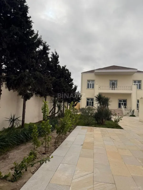 Satılır 5 otaqlı həyət evi 240 m²