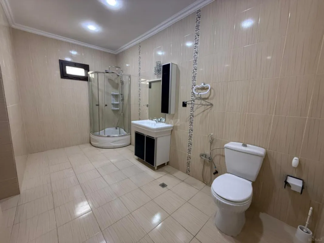 Satılır 5 otaqlı həyət evi 240 m²