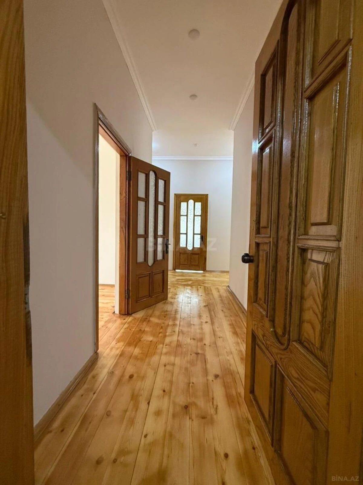 Satılır 5 otaqlı həyət evi 240 m²