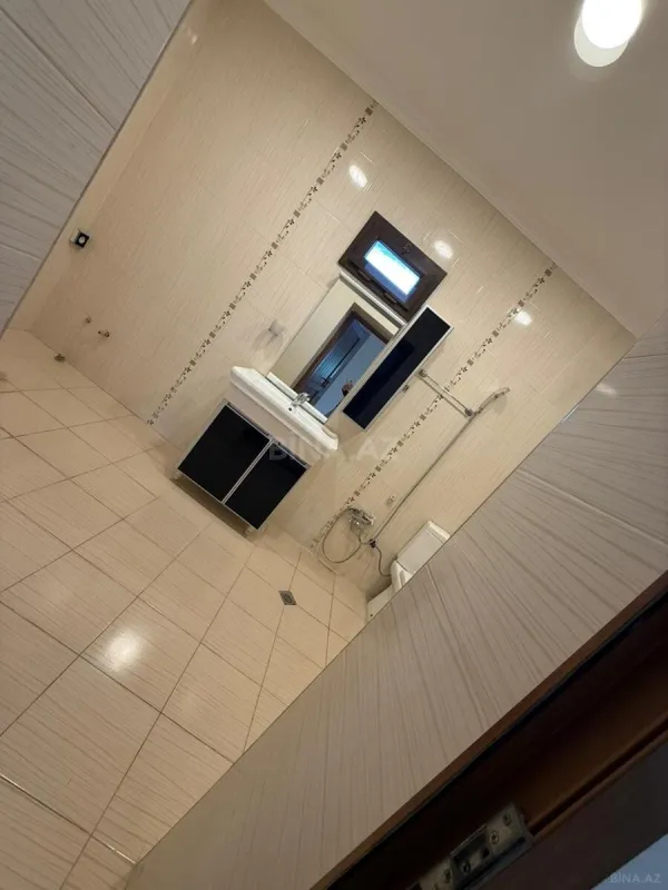 Satılır 5 otaqlı həyət evi 240 m²