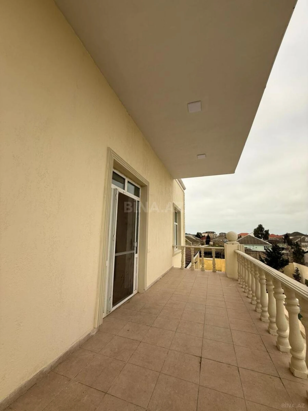 Satılır 5 otaqlı həyət evi 240 m²