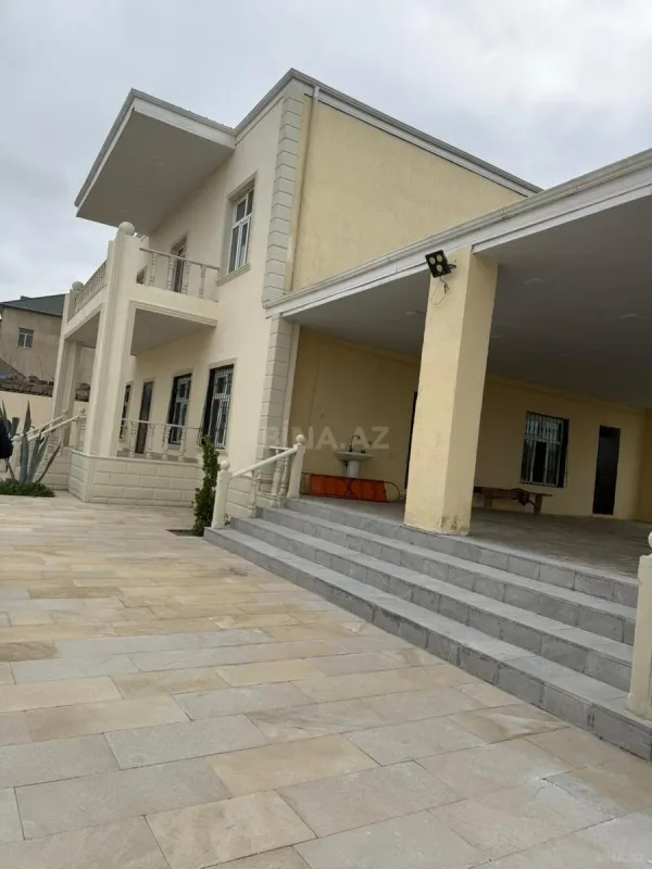 Satılır 5 otaqlı həyət evi 240 m²