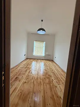 Satılır 5 otaqlı həyət evi 240 m²