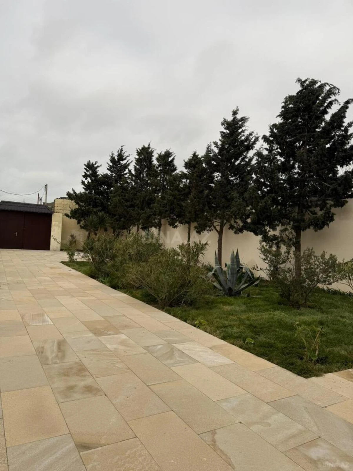 Satılır 5 otaqlı həyət evi 240 m²