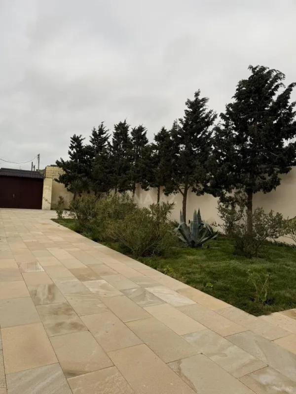 Satılır 5 otaqlı həyət evi 240 m²