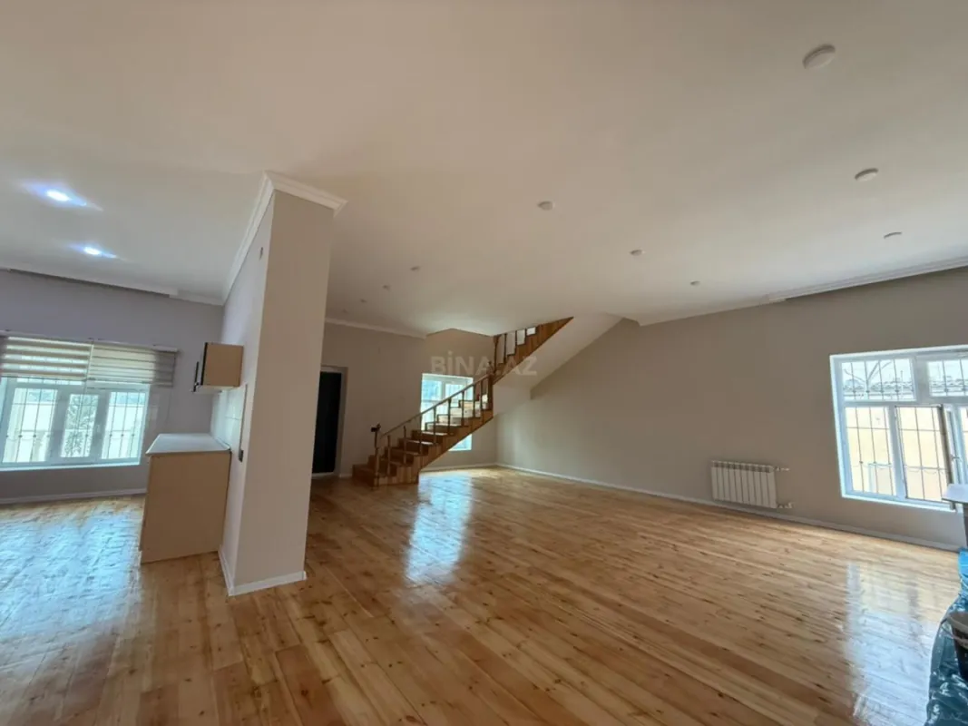 Satılır 5 otaqlı həyət evi 240 m²