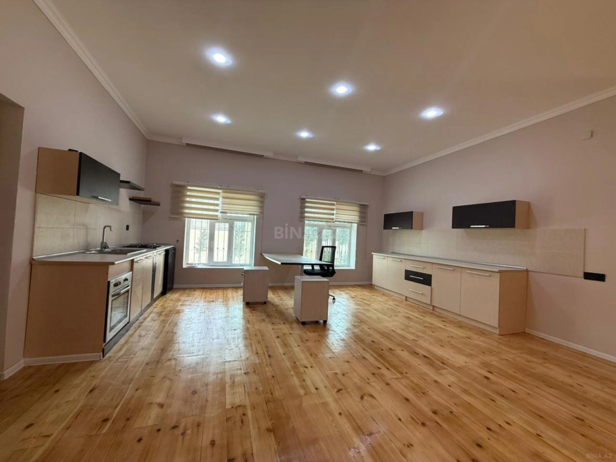 Satılır 5 otaqlı həyət evi 240 m²