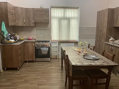 Satılır 5 otaqlı mənzil 150 m²