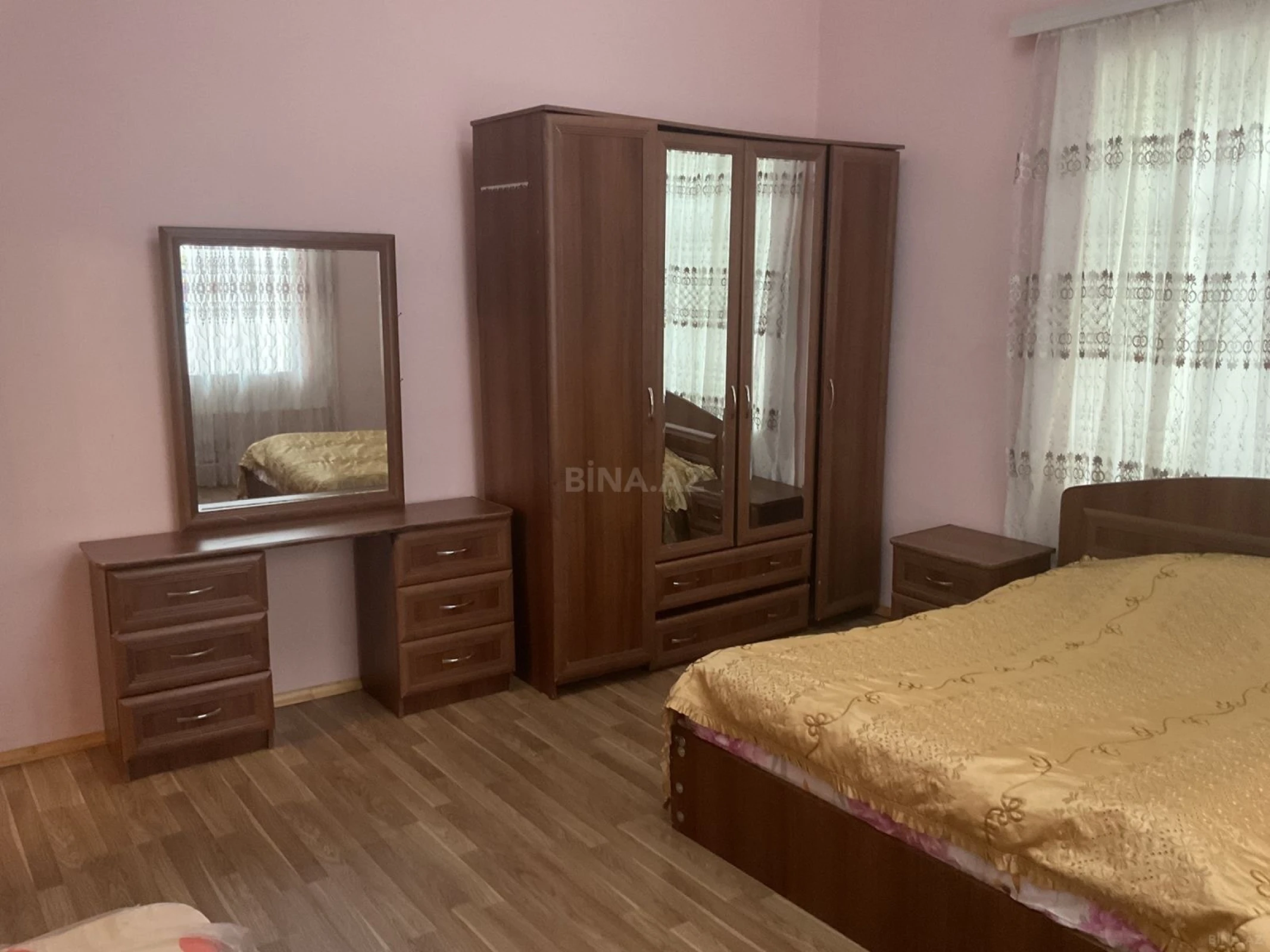 Satılır 5 otaqlı mənzil 150 m²