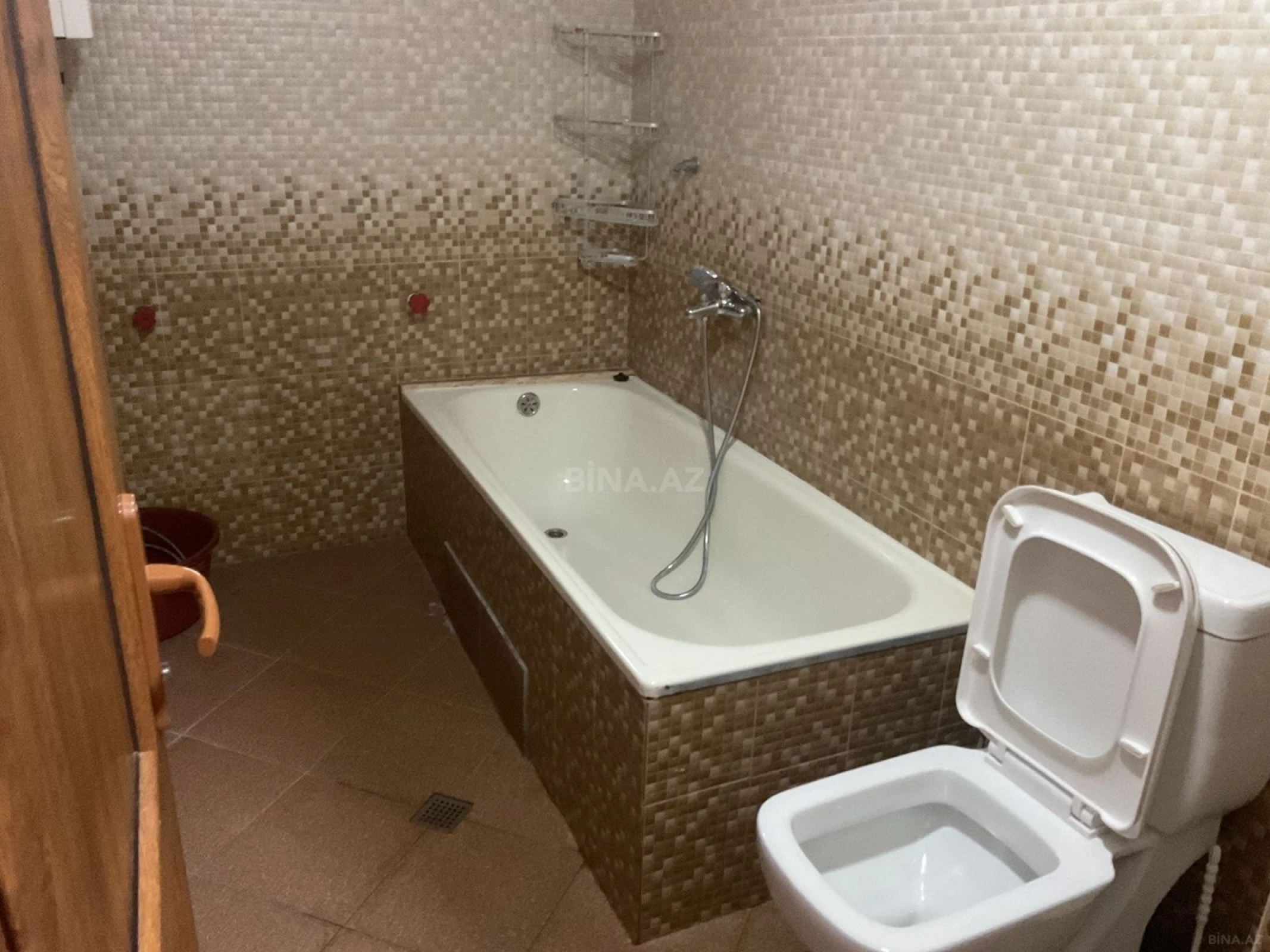 Satılır 5 otaqlı mənzil 150 m²