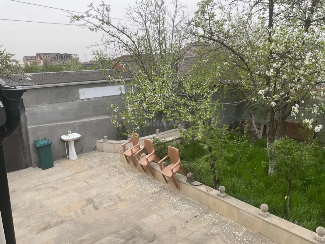 Satılır 5 otaqlı mənzil 150 m²