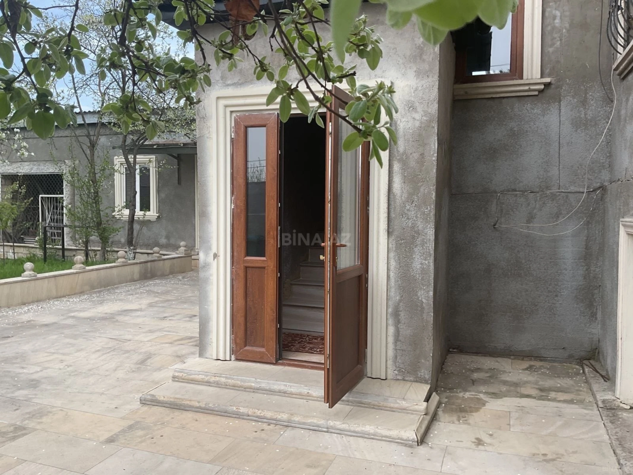 Satılır 5 otaqlı mənzil 150 m²