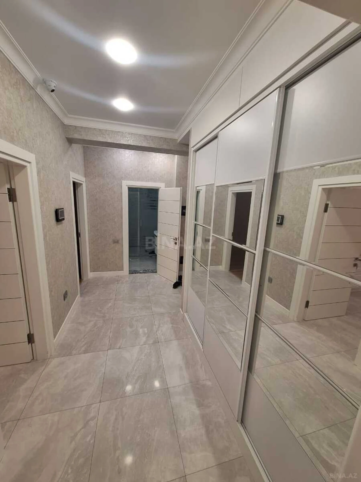 Kirayə verilir 2 otaqlı mənzil 90 m²
