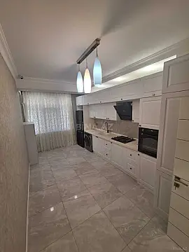 Kirayə verilir 2 otaqlı mənzil 90 m²