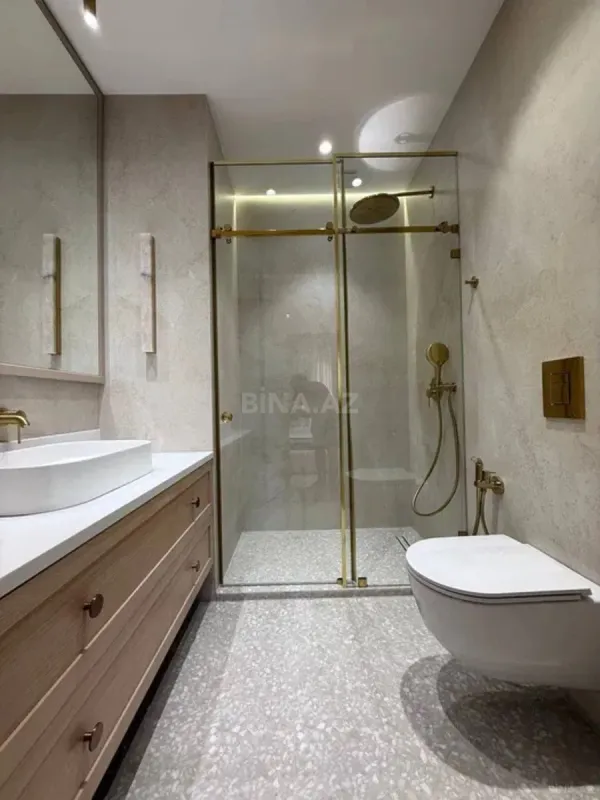 Kirayə verilir 3 otaqlı mənzil 150 m²