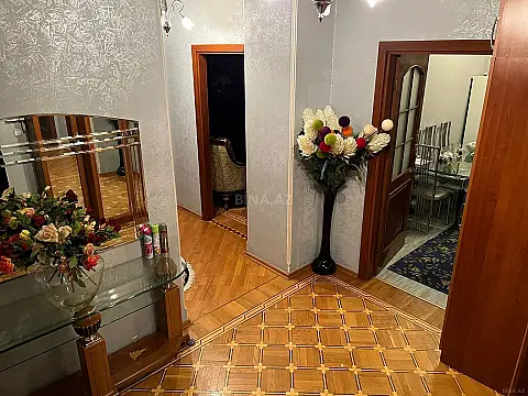 Kirayə verilir 2 otaqlı mənzil 120 m²