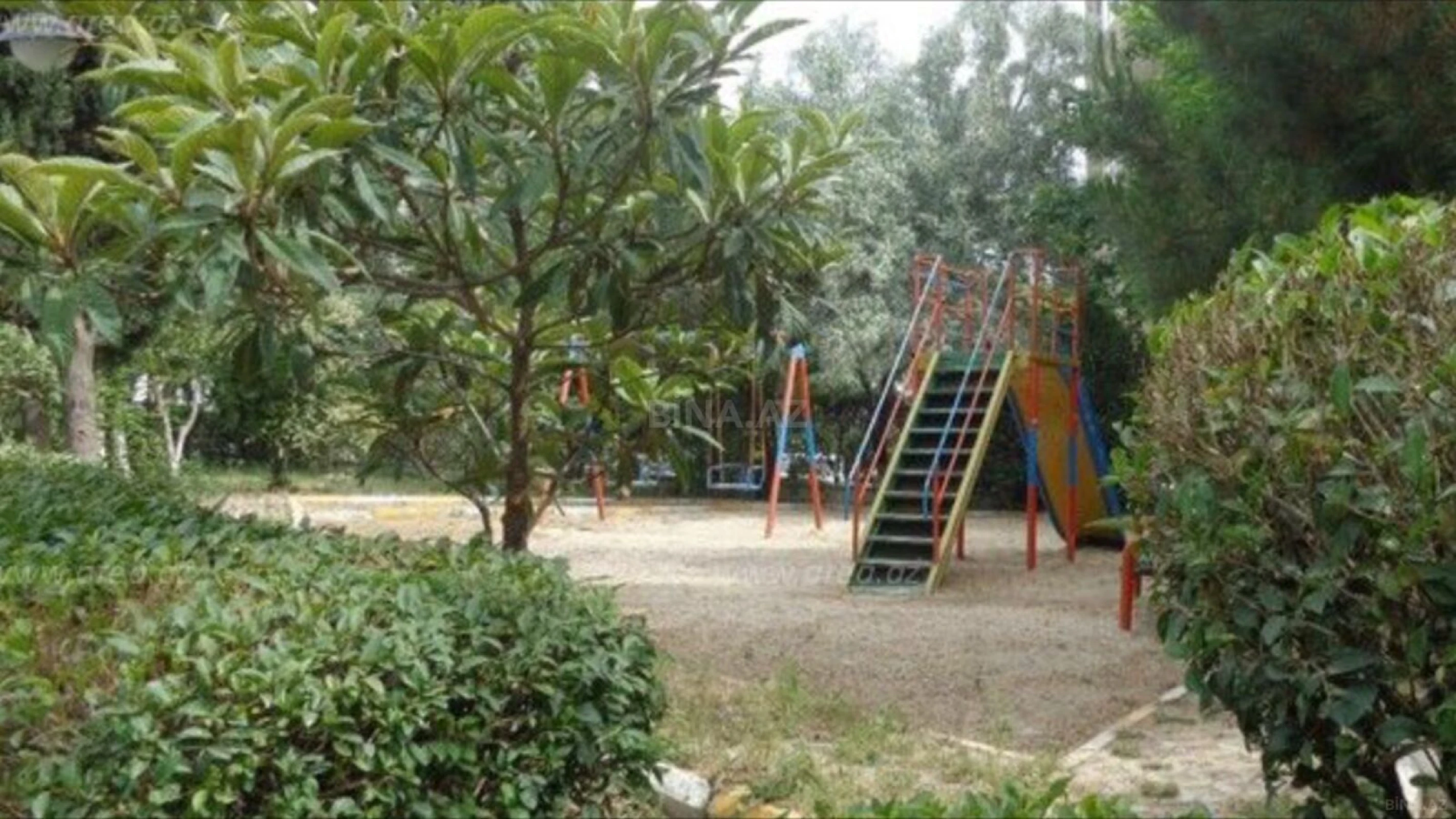 Kirayə verilir 2 otaqlı mənzil 120 m²