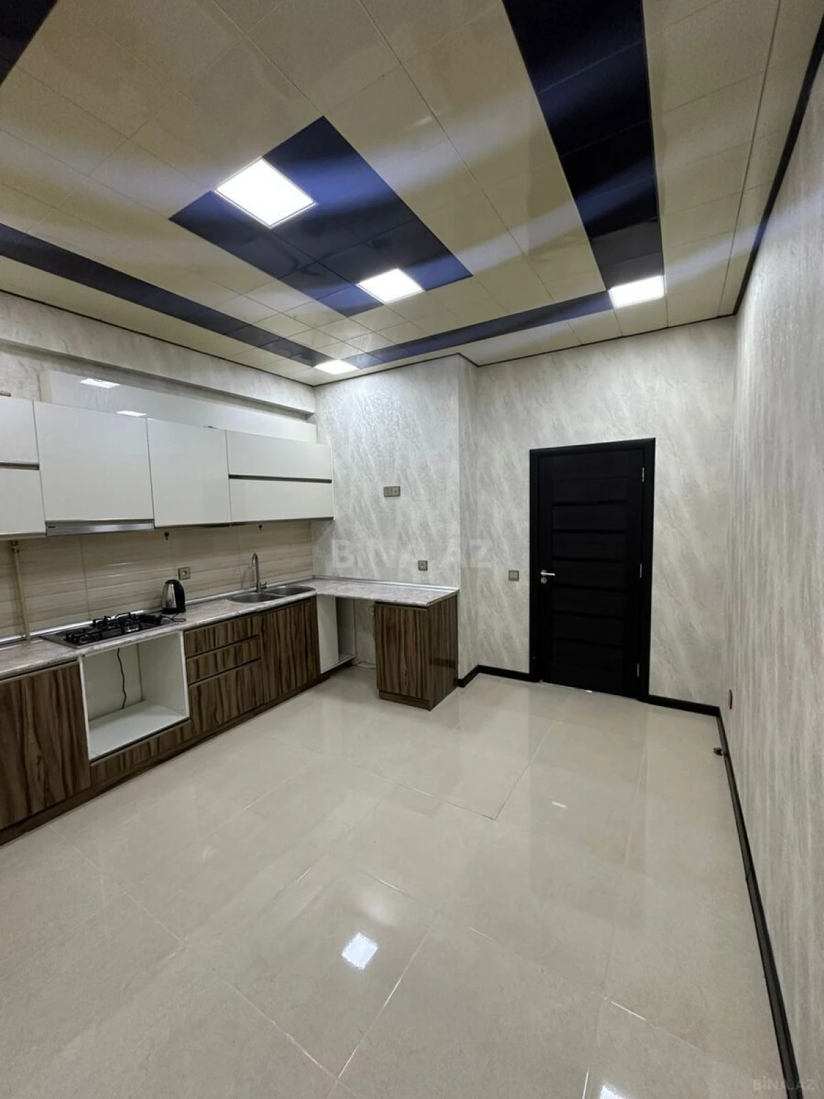 Satılır 3 otaqlı mənzil 122 m²