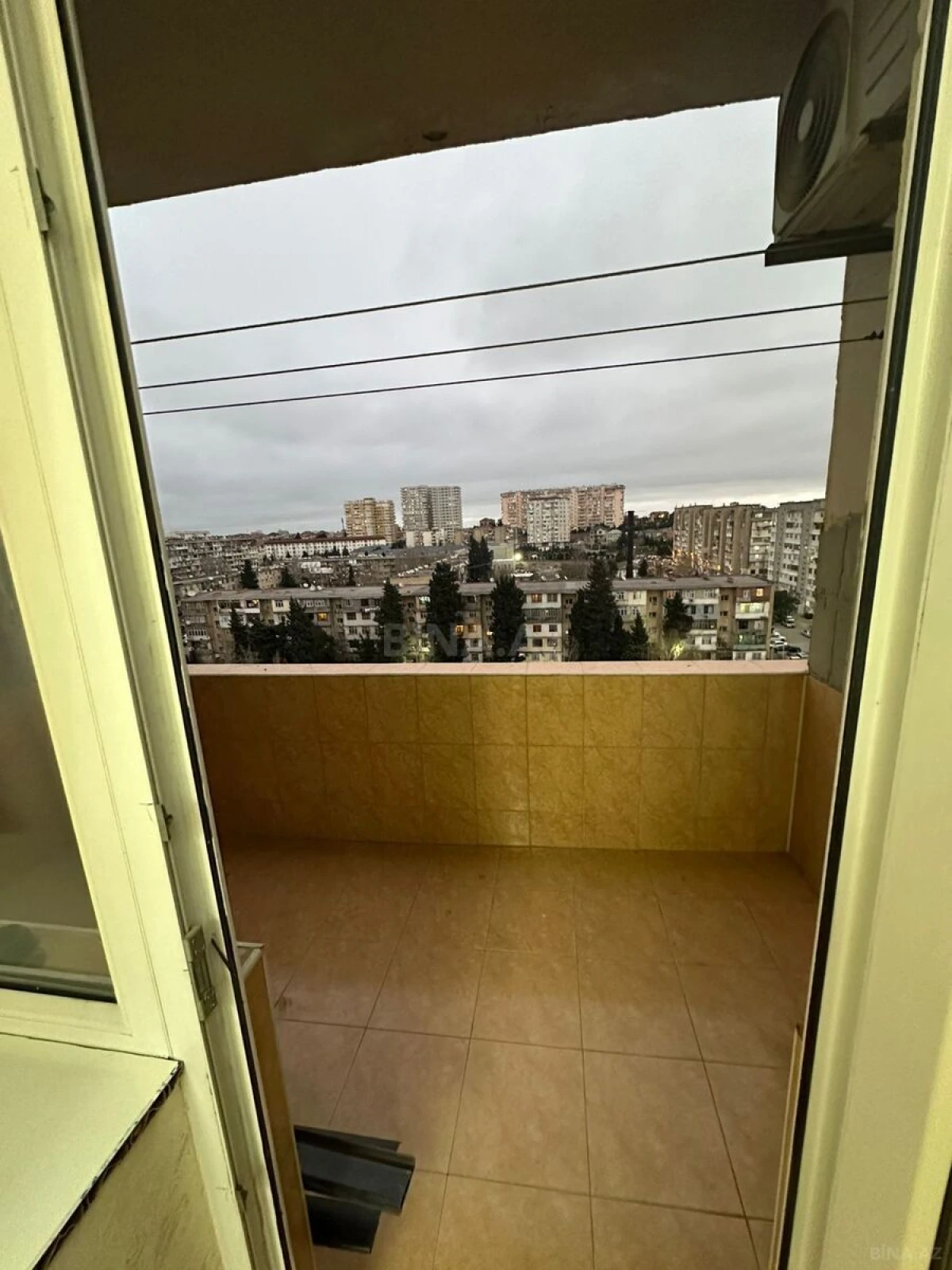 Satılır 3 otaqlı mənzil 122 m²