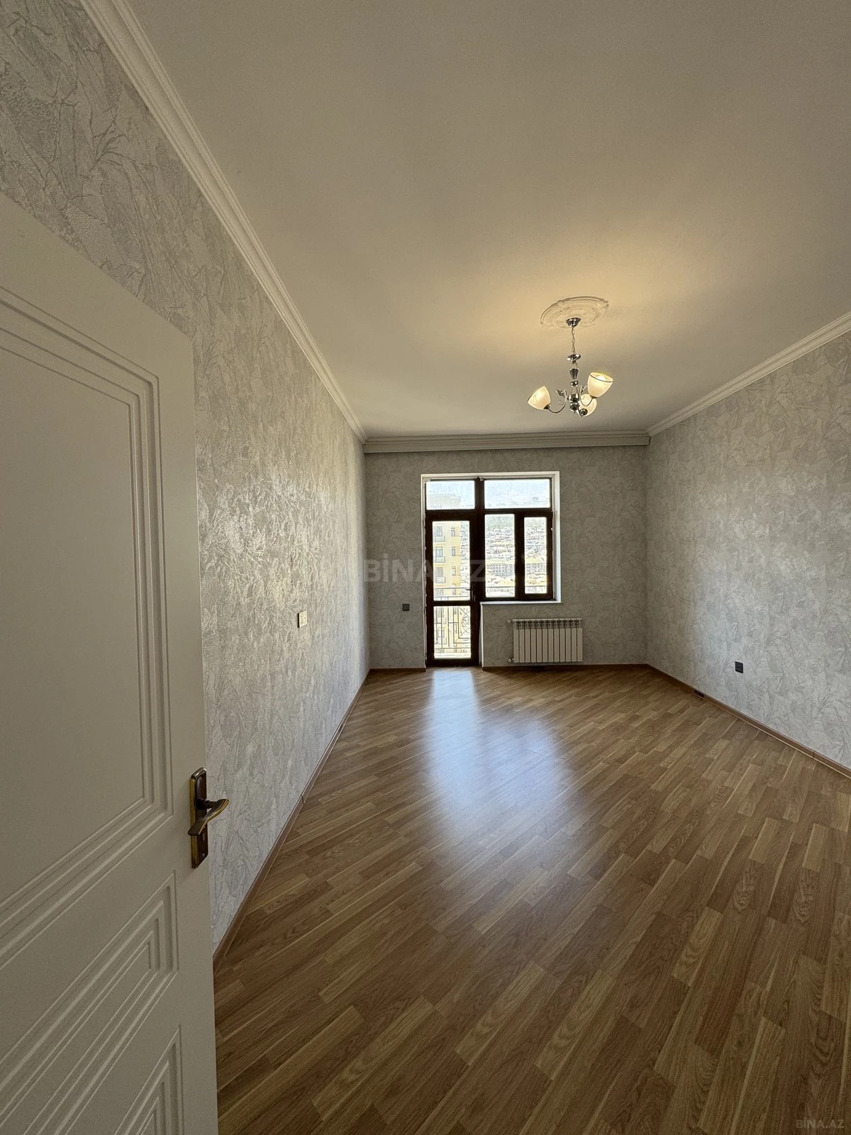 Satılır 3 otaqlı mənzil 125 m²
