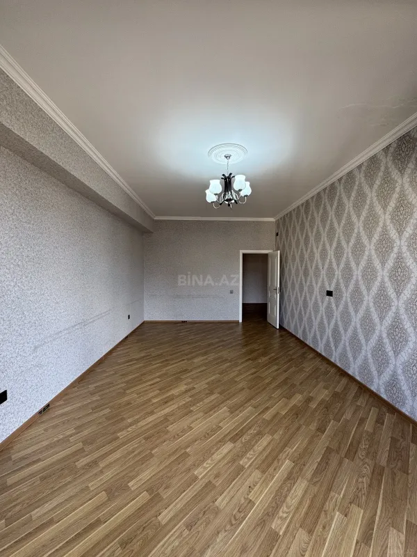 Satılır 3 otaqlı mənzil 125 m²