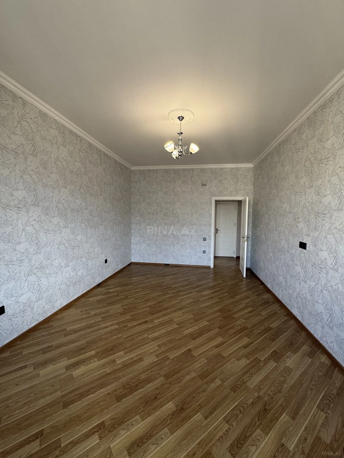 Satılır 3 otaqlı mənzil 125 m²