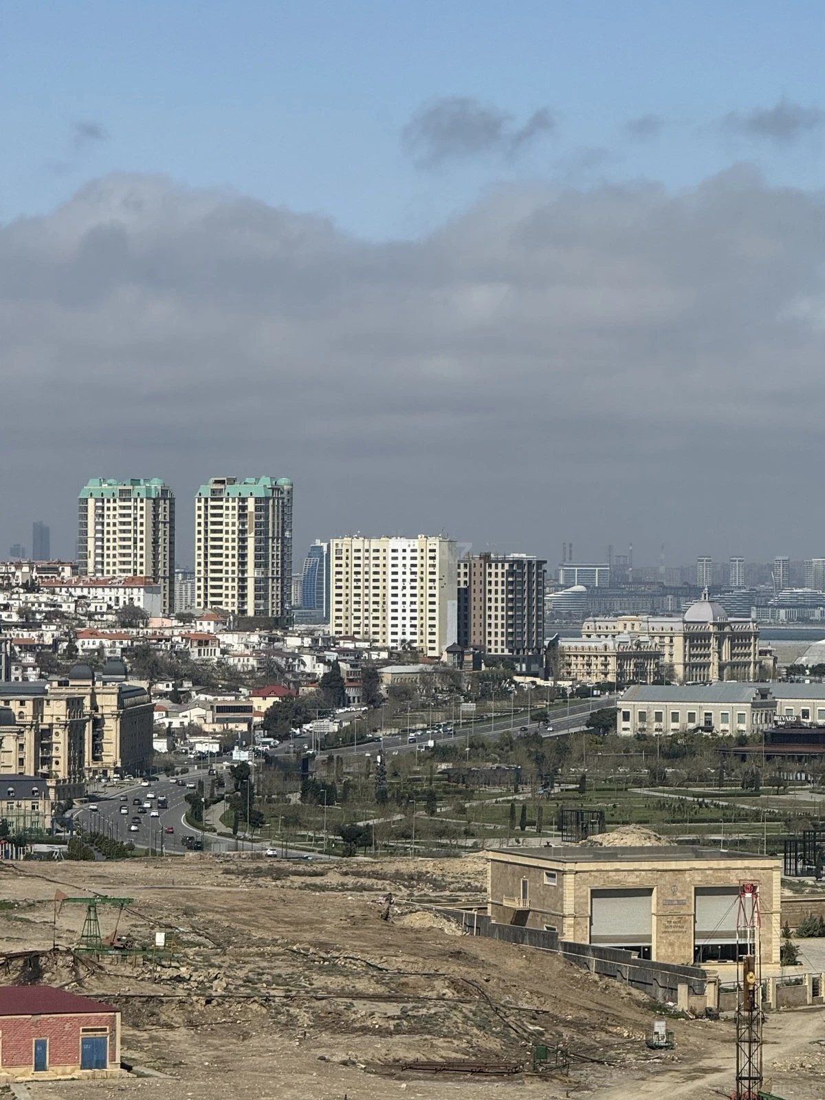 Satılır 3 otaqlı mənzil 125 m²