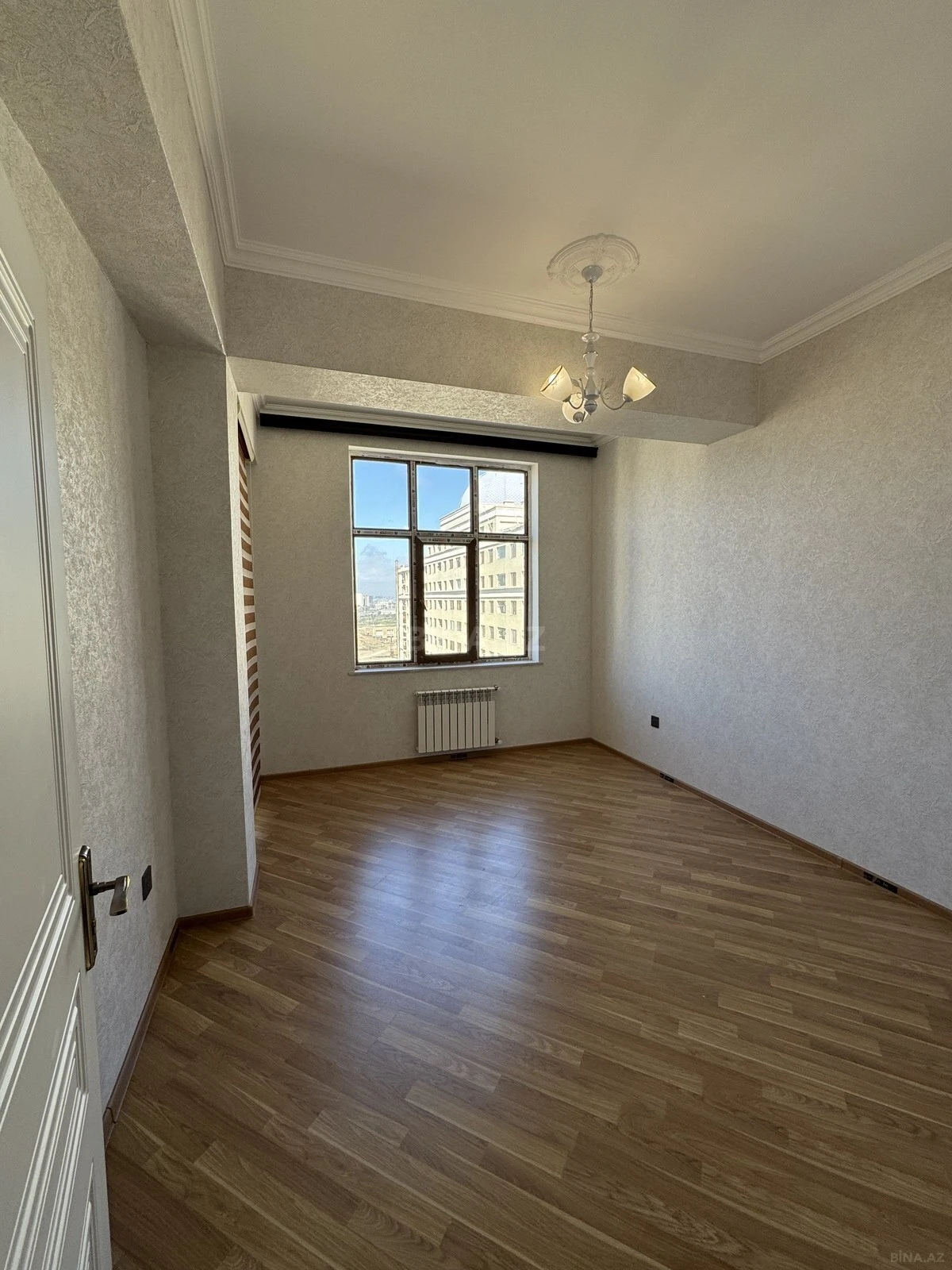 Satılır 3 otaqlı mənzil 125 m²
