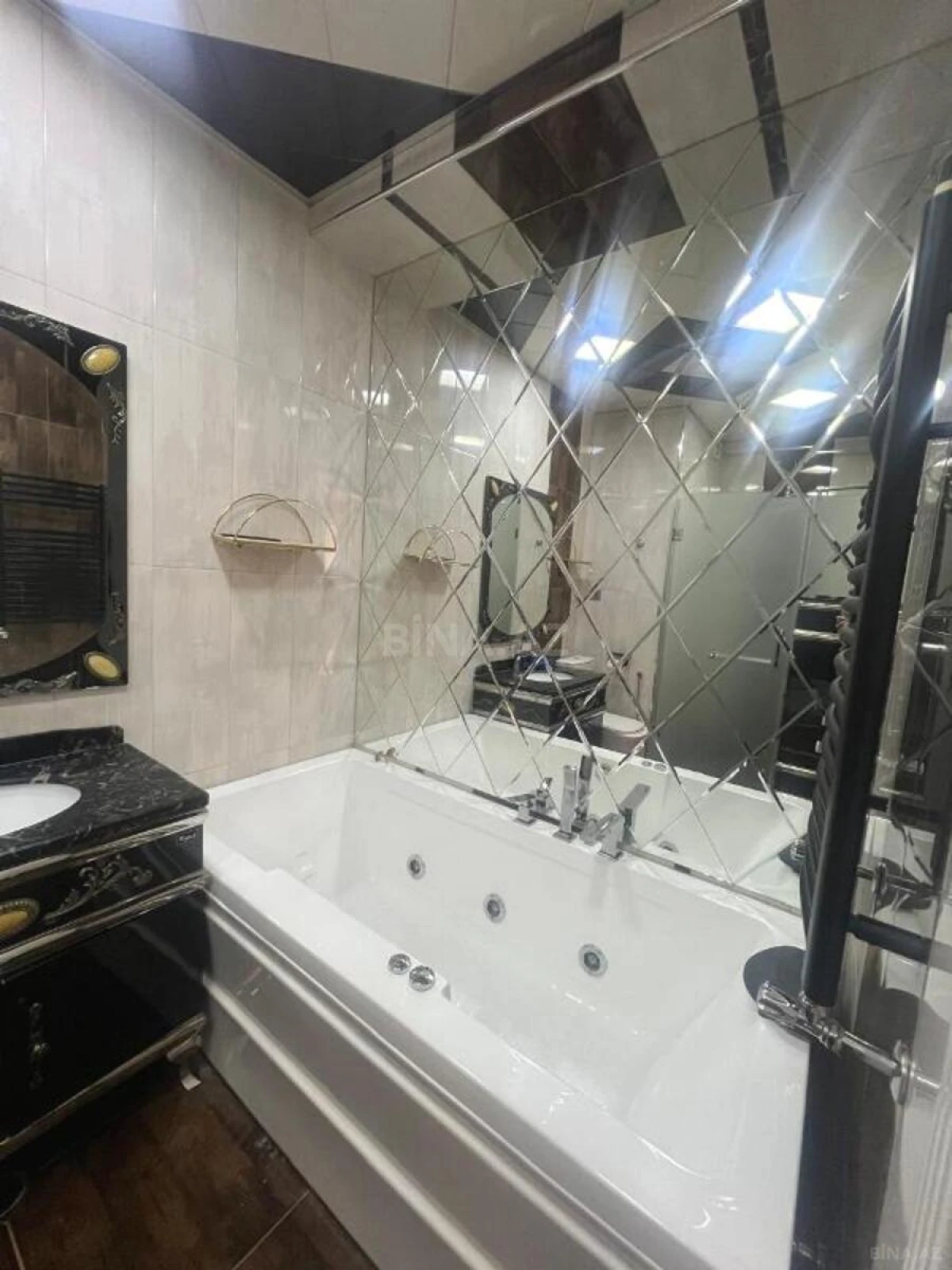 Satılır 3 otaqlı mənzil 112 m²