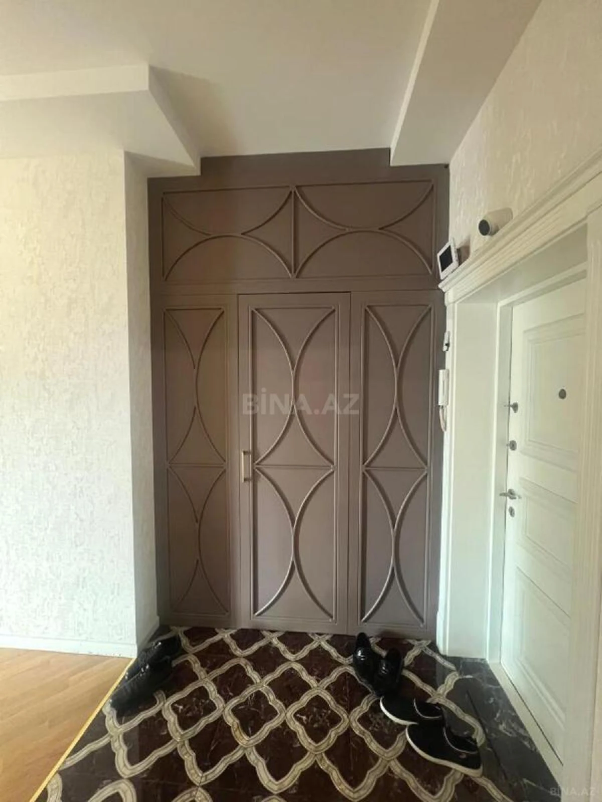 Satılır 3 otaqlı mənzil 112 m²