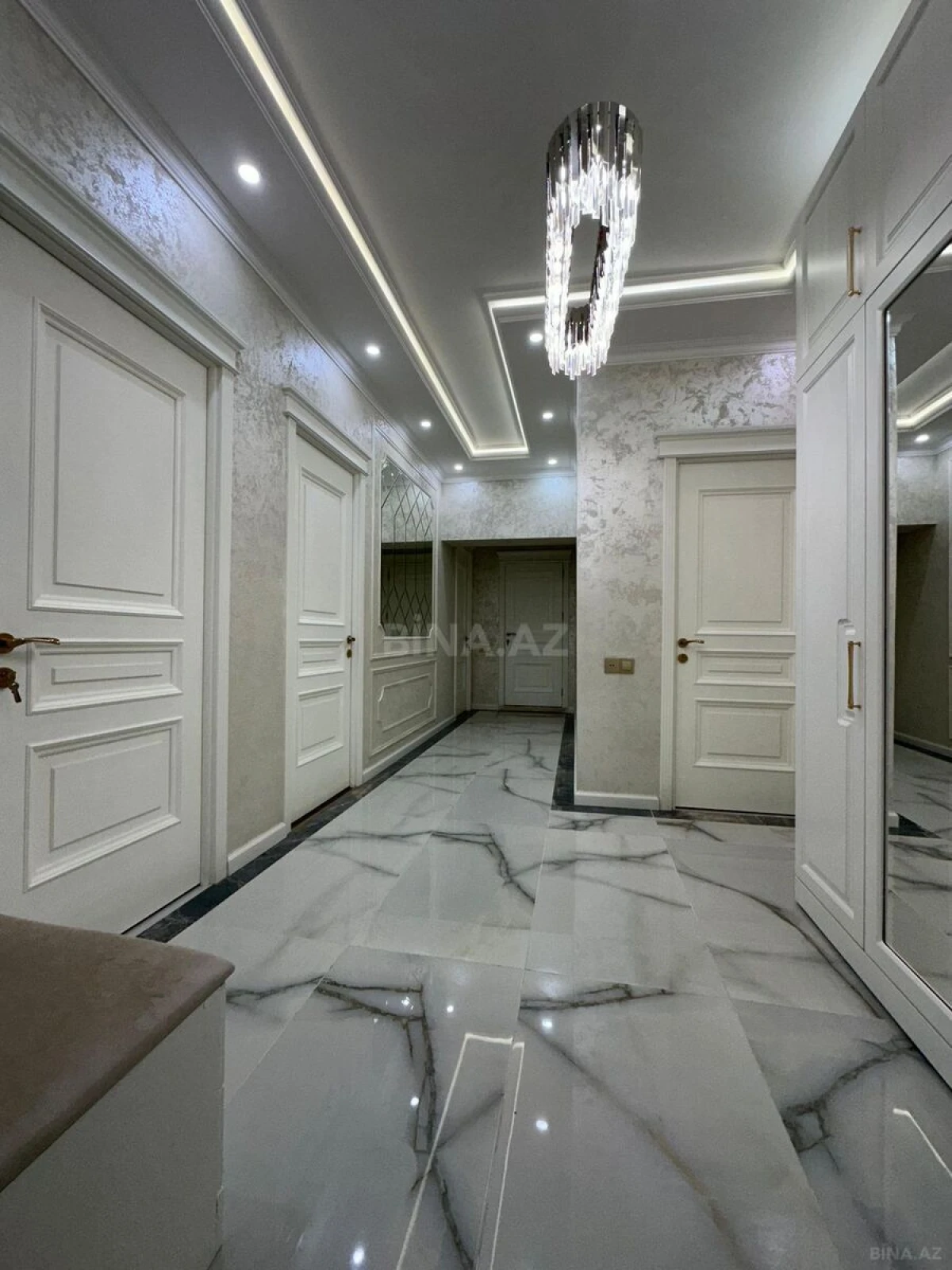 Satılır 2 otaqlı mənzil 109 m²