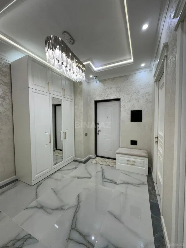 Satılır 2 otaqlı mənzil 109 m²