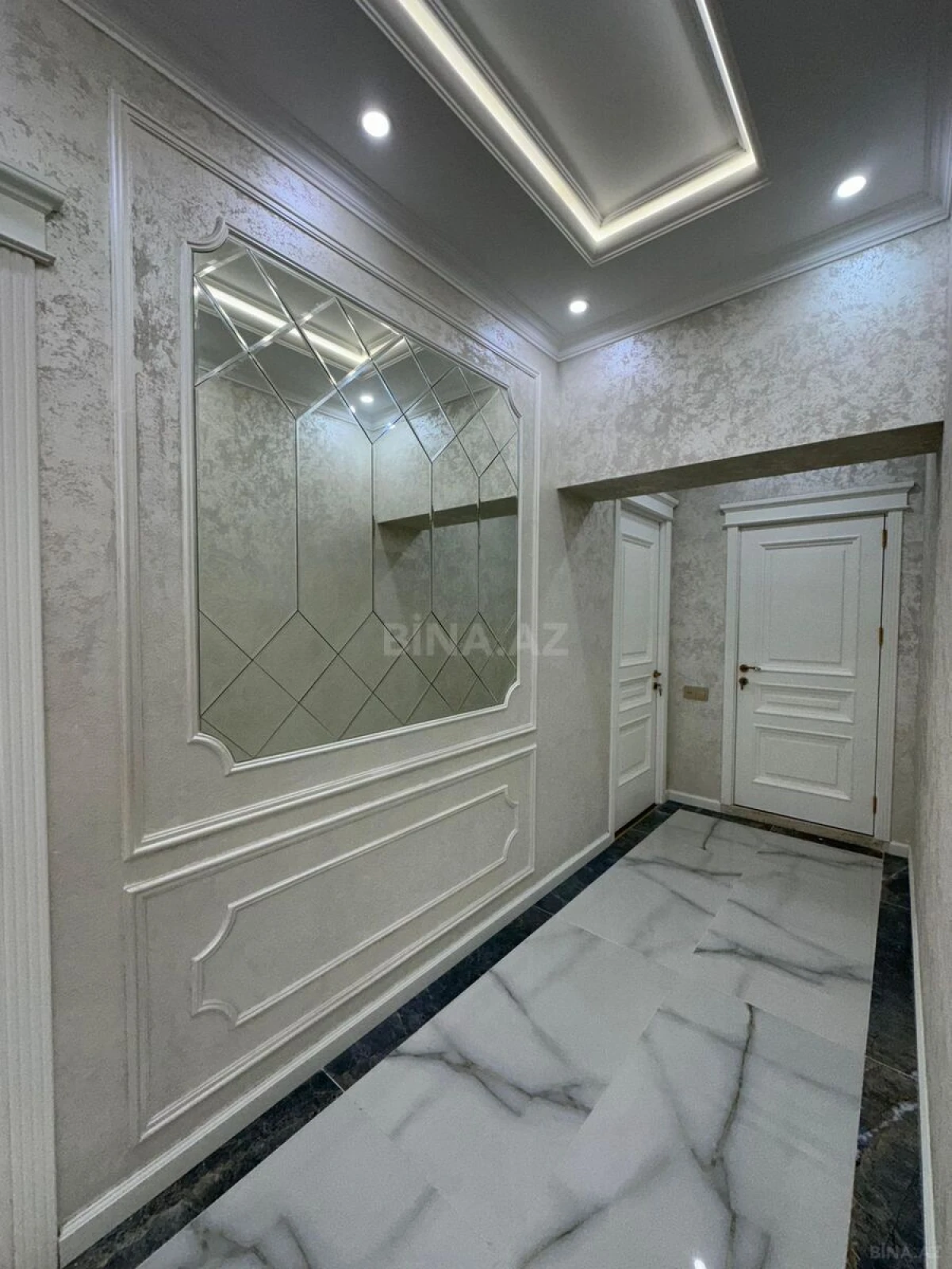 Satılır 2 otaqlı mənzil 109 m²