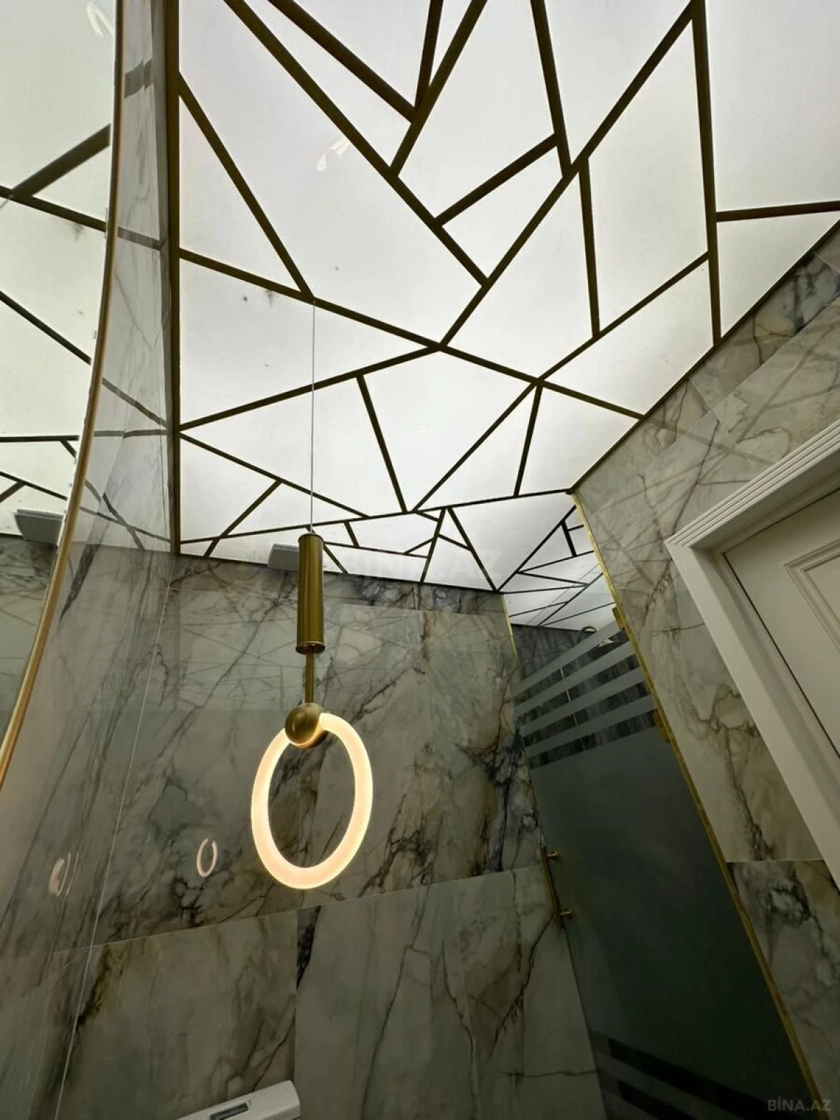 Satılır 2 otaqlı mənzil 109 m²