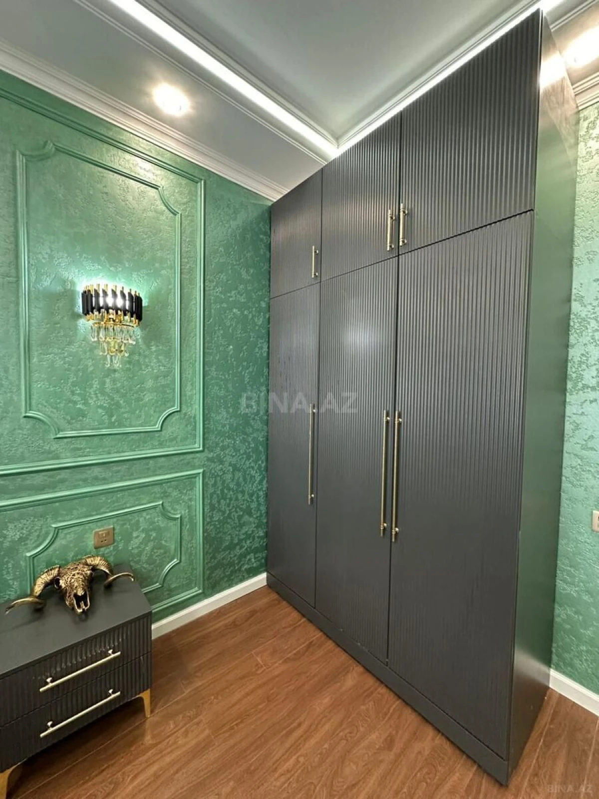 Satılır 2 otaqlı mənzil 109 m²