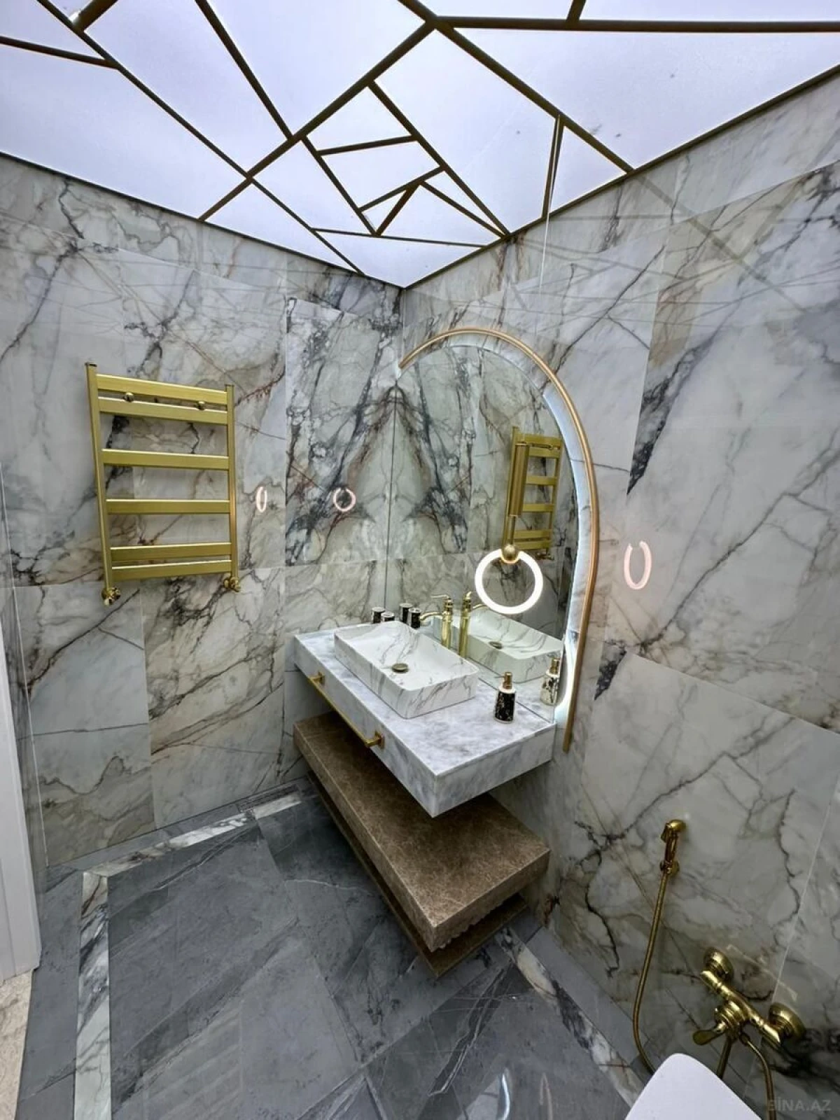 Satılır 2 otaqlı mənzil 109 m²