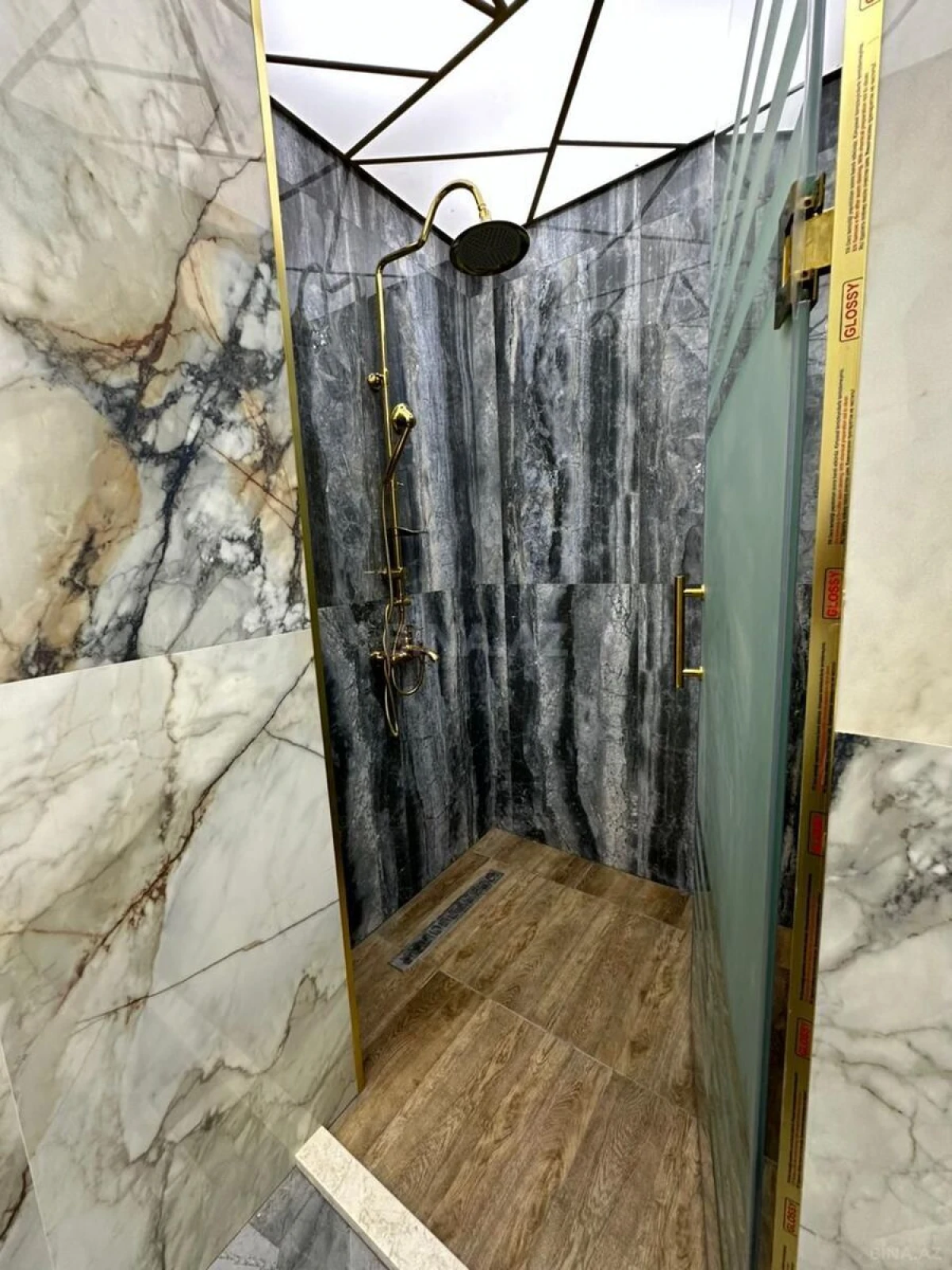 Satılır 2 otaqlı mənzil 109 m²