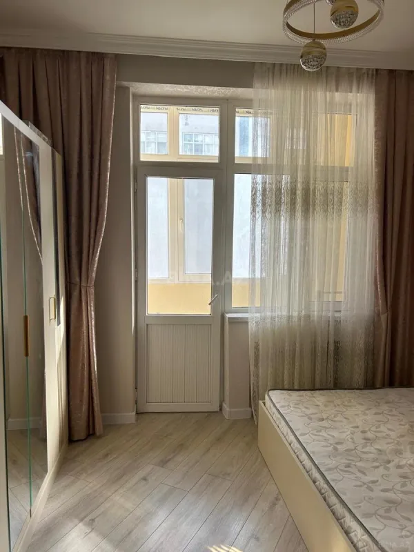 Kirayə verilir 2 otaqlı mənzil 70 m²