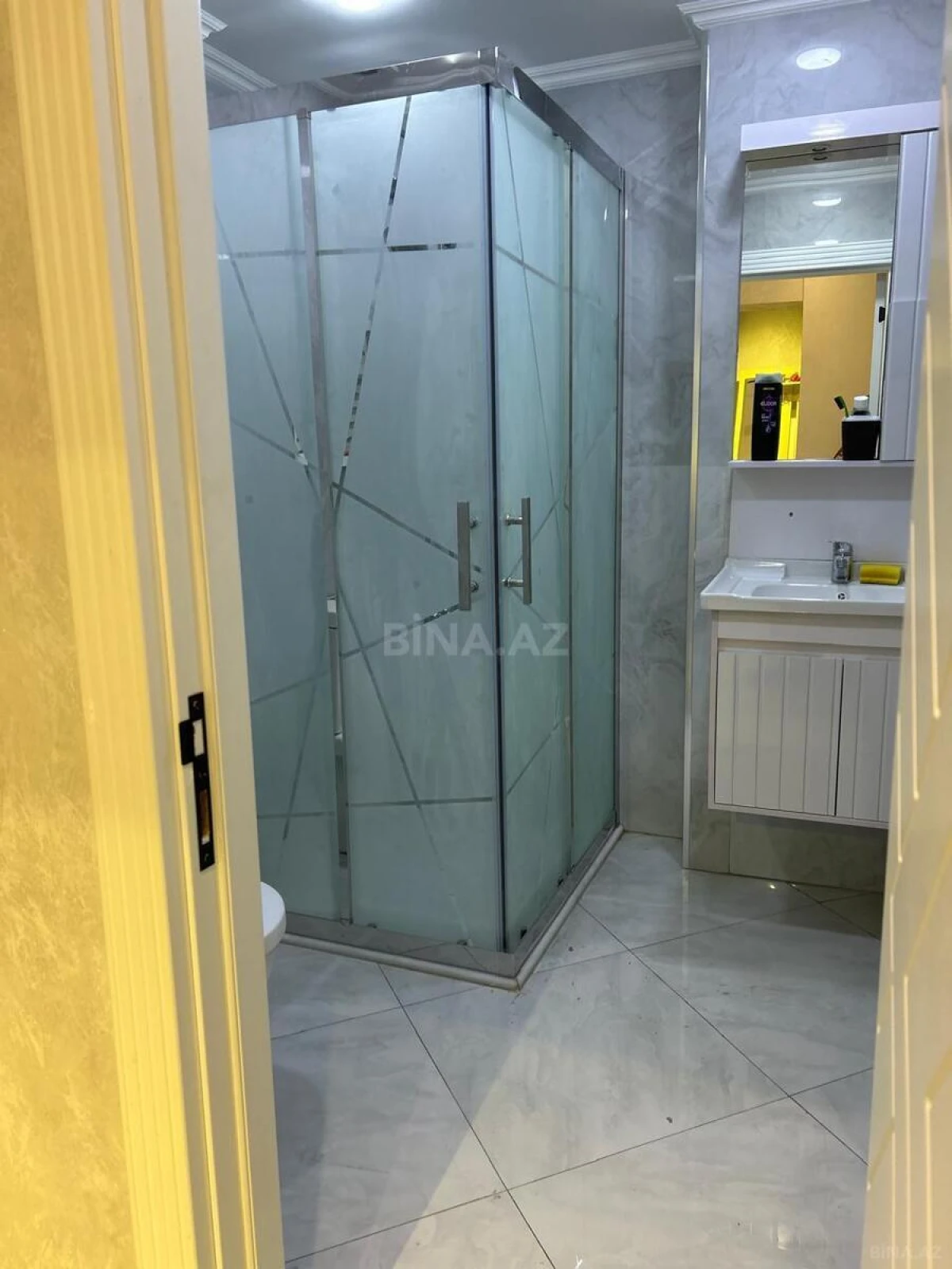 Kirayə verilir 2 otaqlı mənzil 70 m²