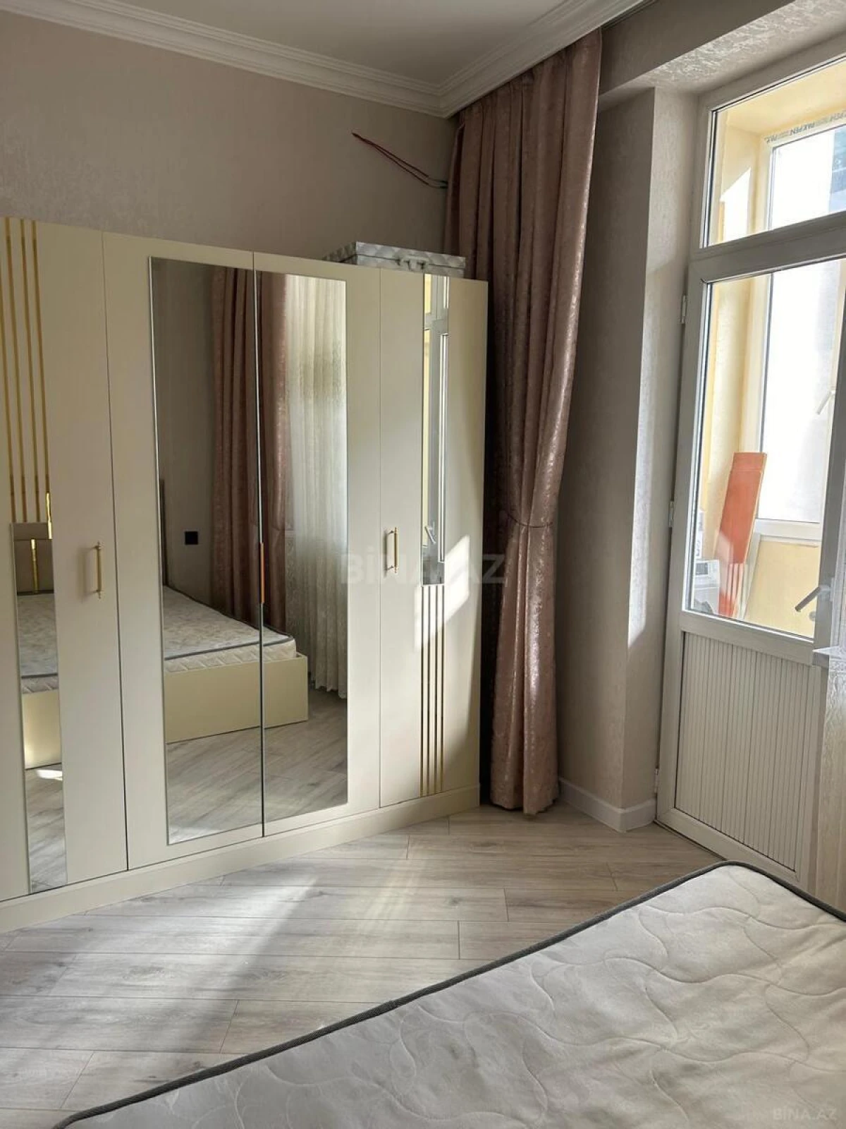 Kirayə verilir 2 otaqlı mənzil 70 m²