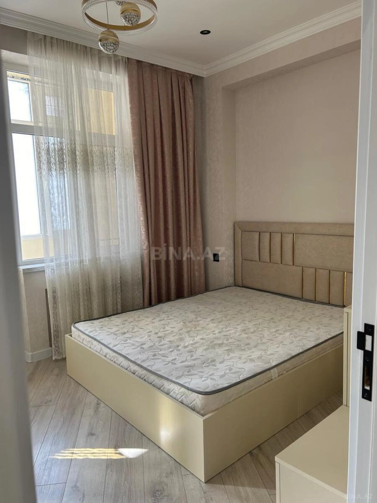 Kirayə verilir 2 otaqlı mənzil 70 m²