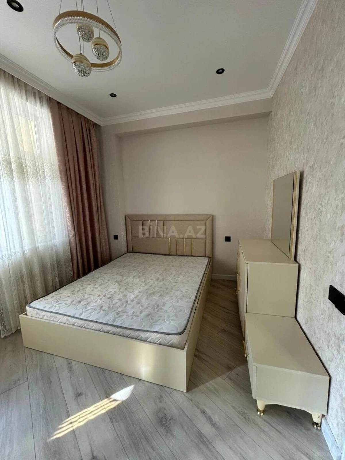 Kirayə verilir 2 otaqlı mənzil 70 m²