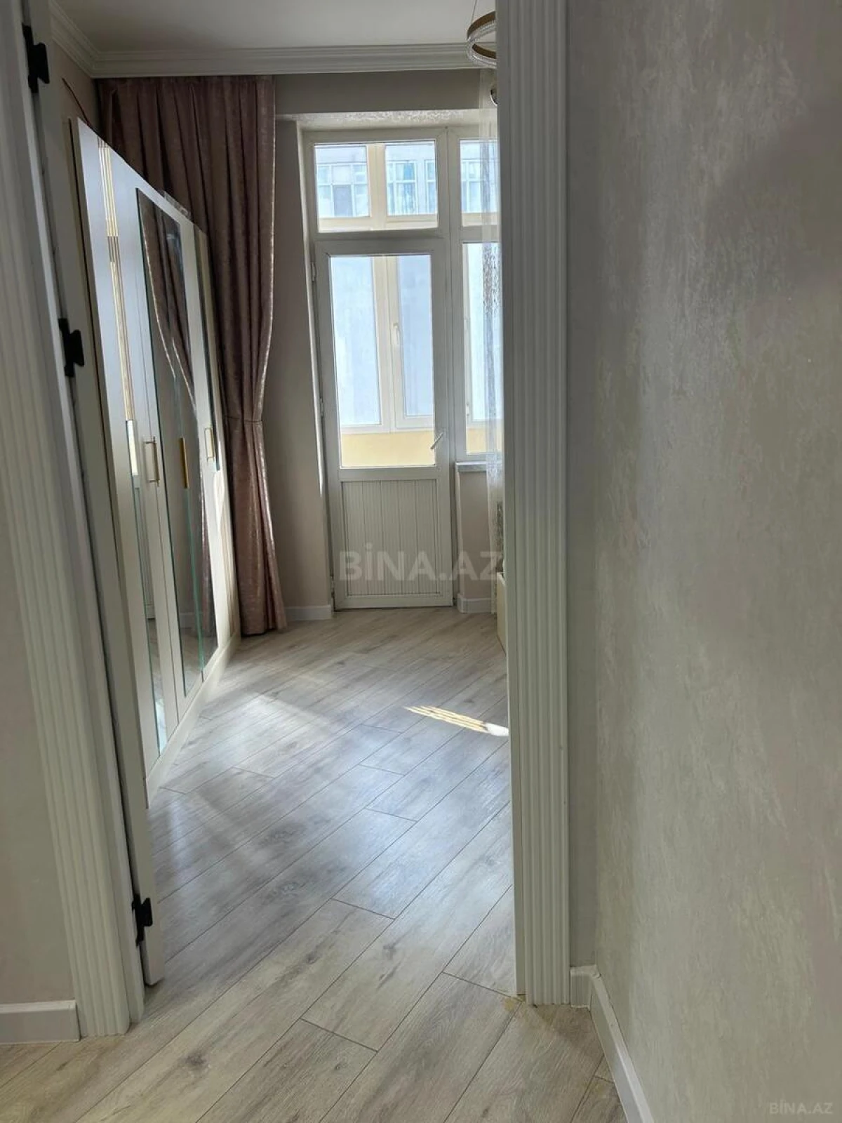 Kirayə verilir 2 otaqlı mənzil 70 m²