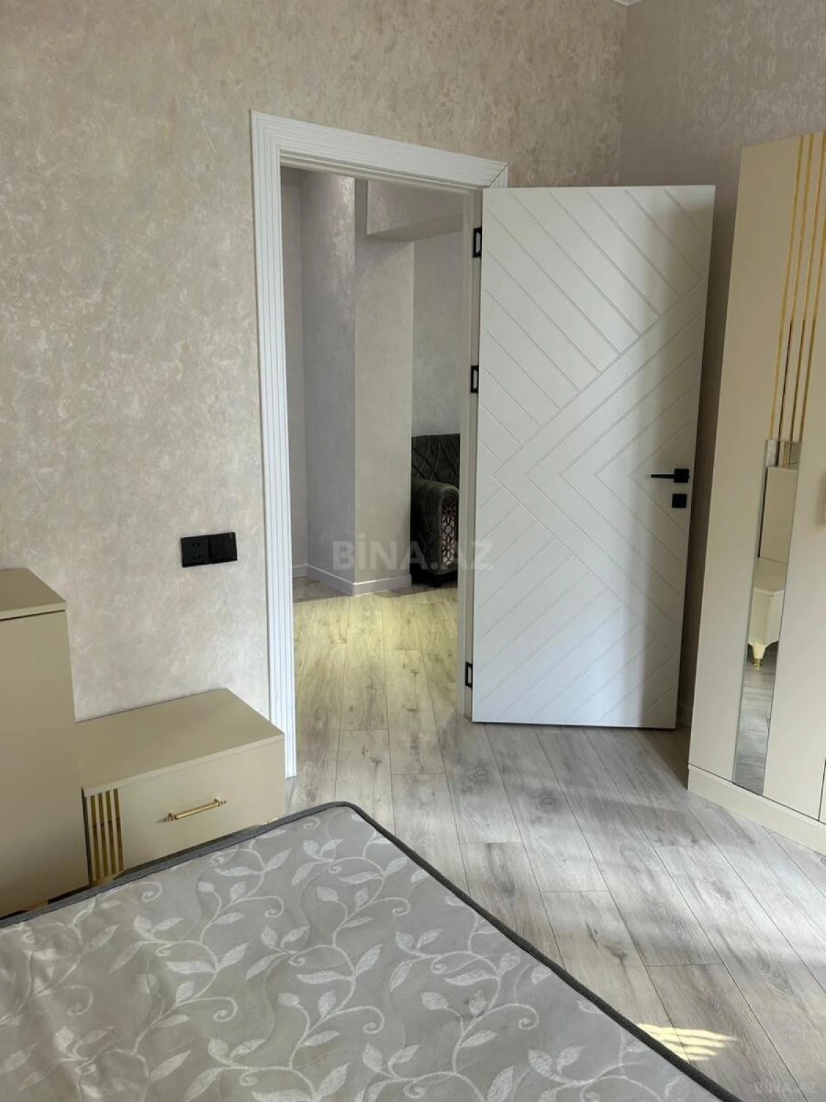 Kirayə verilir 2 otaqlı mənzil 70 m²