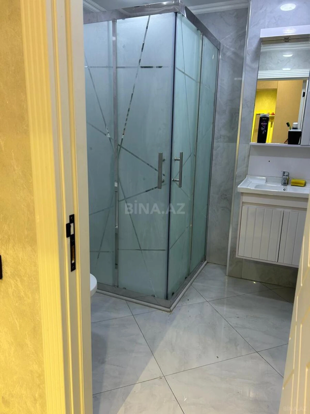 Kirayə verilir 2 otaqlı mənzil 70 m²