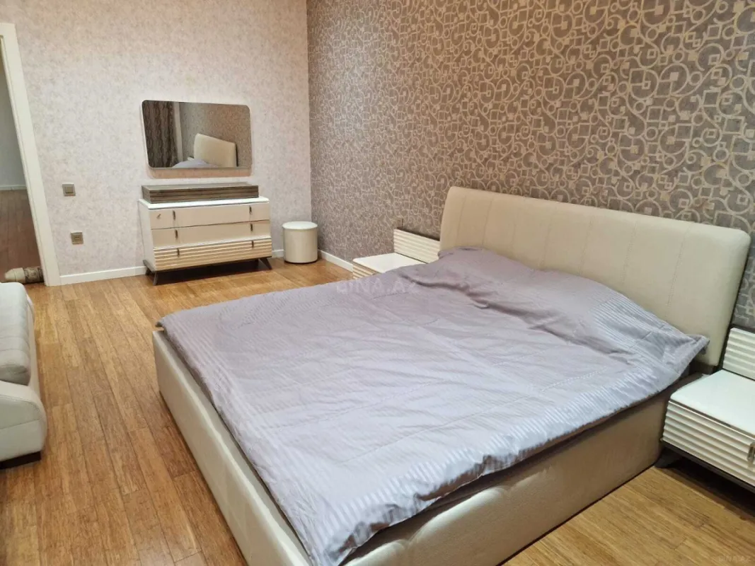 Kirayə verilir 4 otaqlı mənzil 191 m²