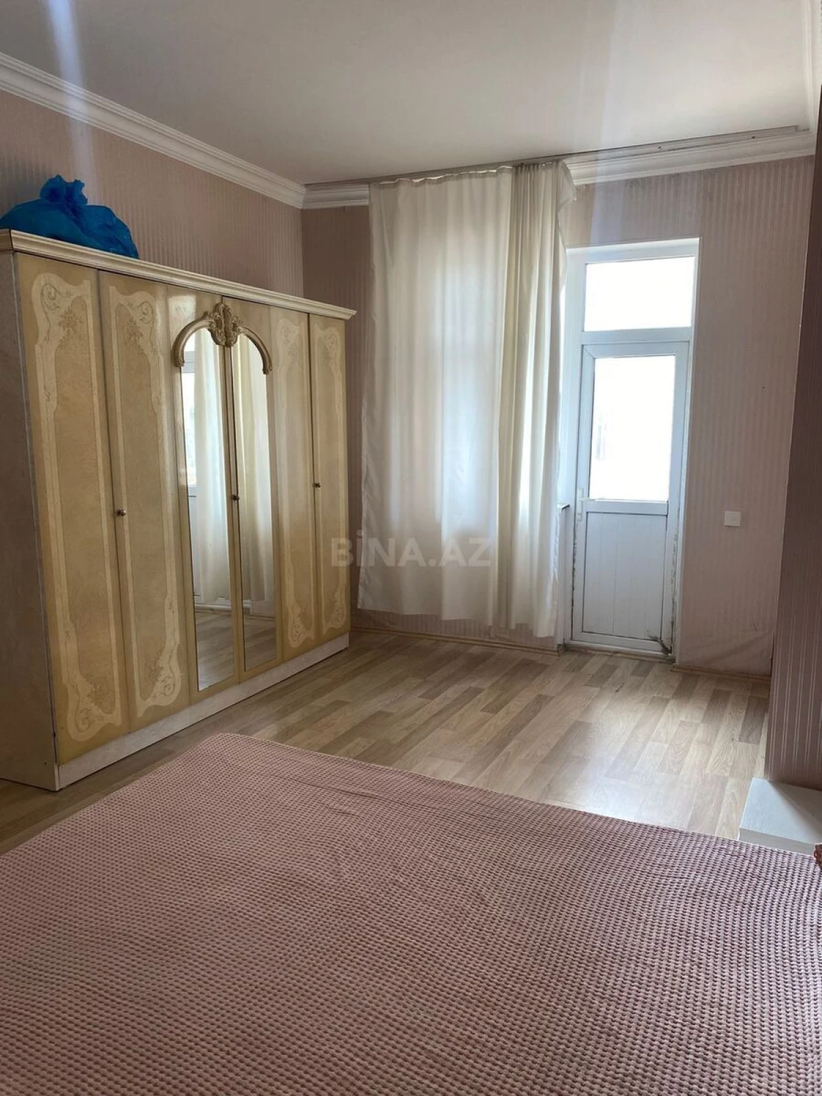 Kirayə verilir 2 otaqlı mənzil 70 m²