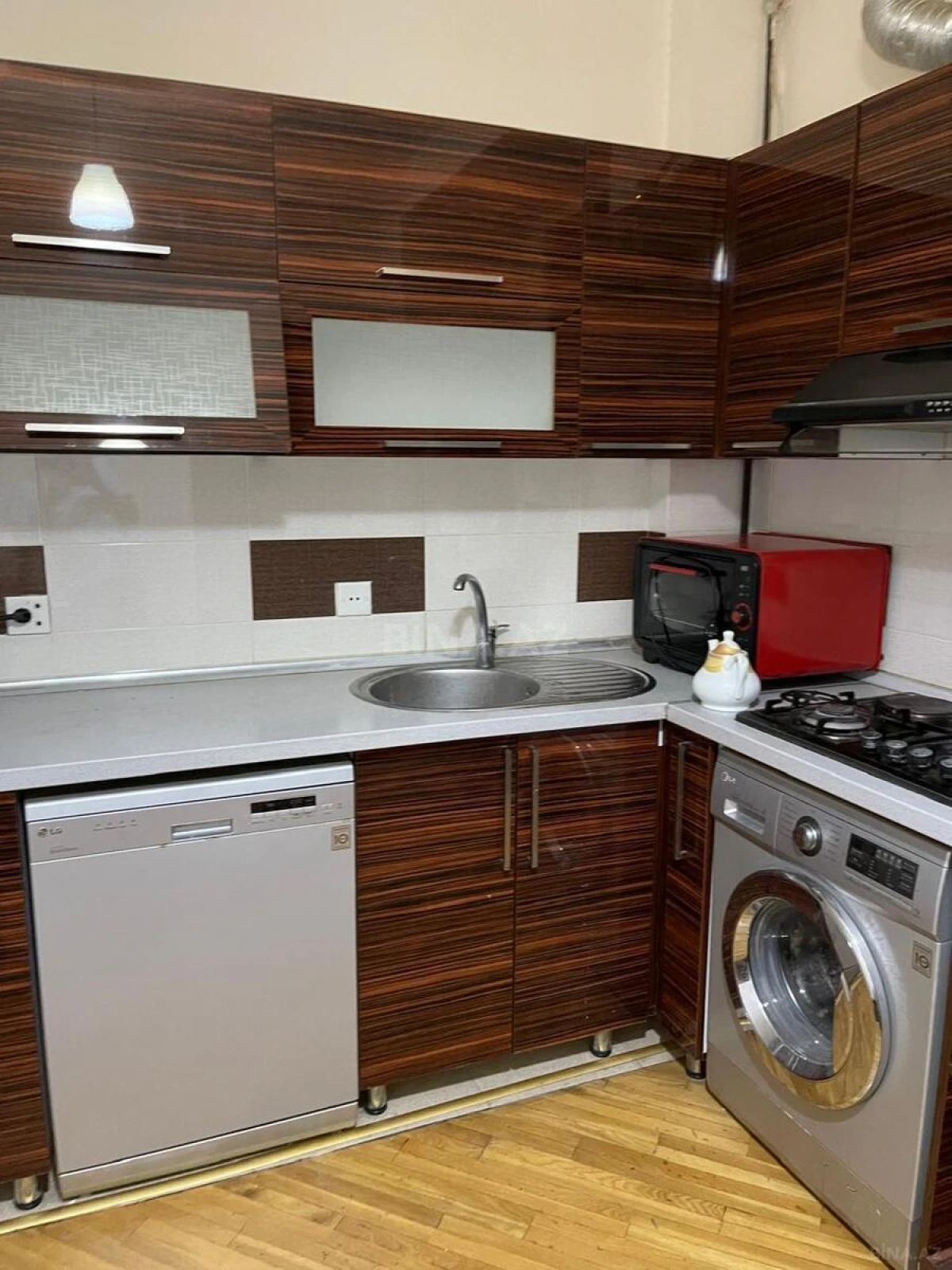 Satılır 3 otaqlı mənzil 105 m²